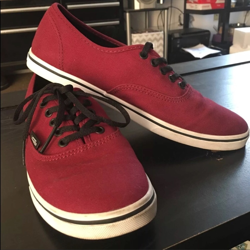 VAN’s Maroon sz 9